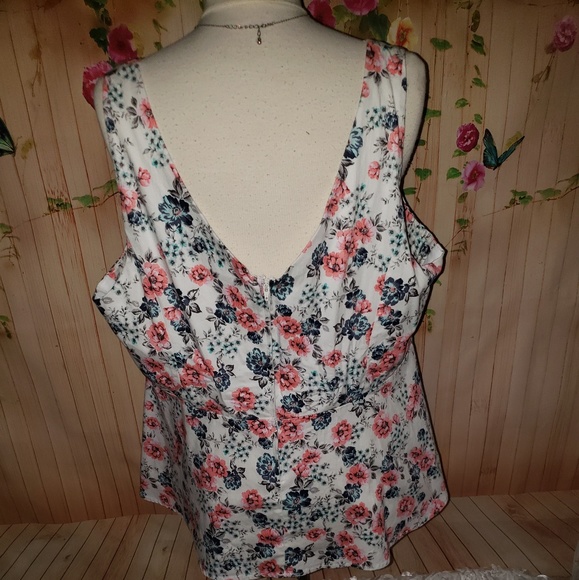 Torrid floral top - Picture 4 of 6